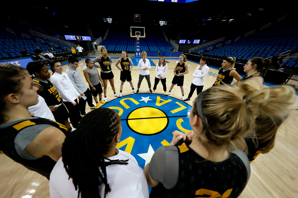 Iowa Hawkeyes head coach Lisa Bluder talks with her team before practice Friday, March 16, 2018 at Pauley Pavilion on the campus of UCLA. (Brian Ray/hawkeyesports.com)