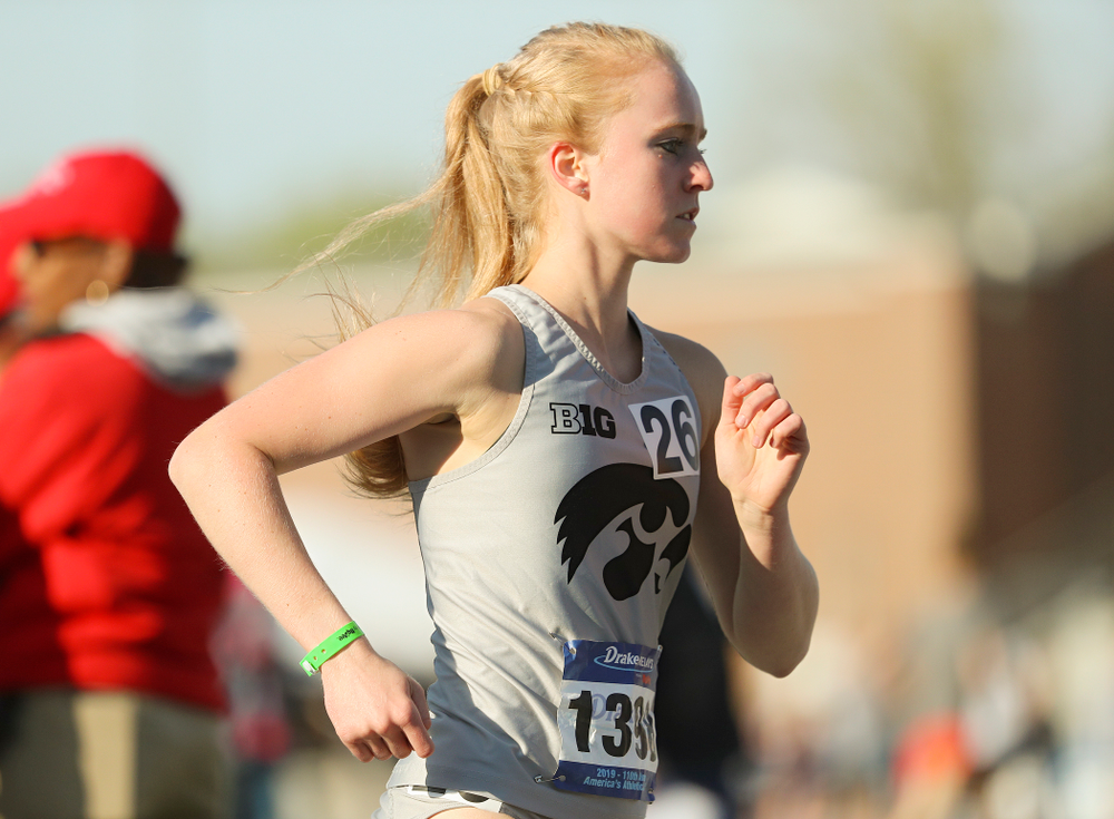 Iowa's Kylie Latham runs the women's 10,000 meter event during the first day of the Drake Relays at Drake Stadium in Des Moines on Thursday, Apr. 25, 2019. (Stephen Mally/hawkeyesports.com)