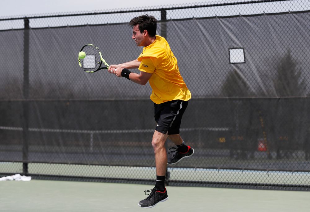 Josh Silverstein against Northwestern in the first round of the 2018 Big Ten Men's Tennis Tournament Thursday, April 26, 2018 at the Hawkeye Tennis and Recreation Complex. (Brian Ray/hawkeyesports.com)