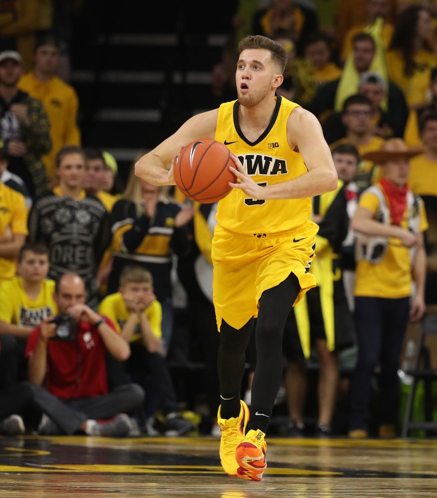 Iowa Hawkeyes guard Jordan Bohannon (3) against the Wisconsin Badgers Friday, November 30, 2018 at Carver-Hawkeye Arena. (Brian Ray/hawkeyesports.com)