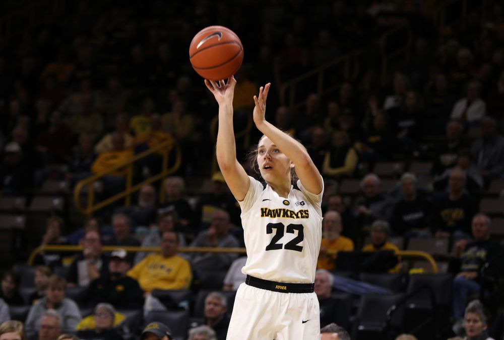 Iowa Hawkeyes guard Kathleen Doyle (22) against the Illinois Fighting Illini Thursday, February 14, 2019 at Carver-Hawkeye Arena. (Brian Ray/hawkeyesports.com)