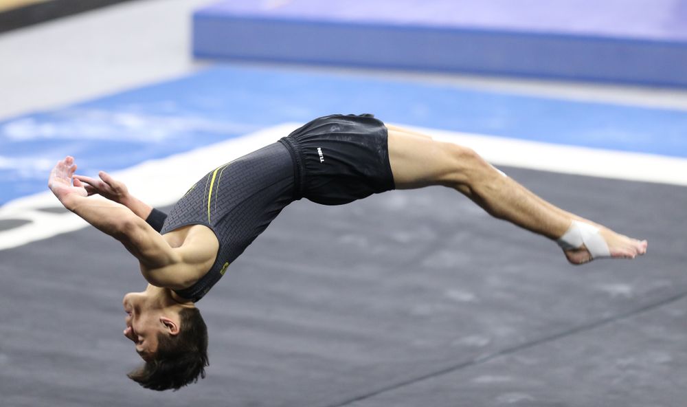 Iowa's Evan Davis competes on the floor against Oklahoma Saturday, February 9, 2019 at Carver-Hawkeye Arena. (Brian Ray/hawkeyesports.com)