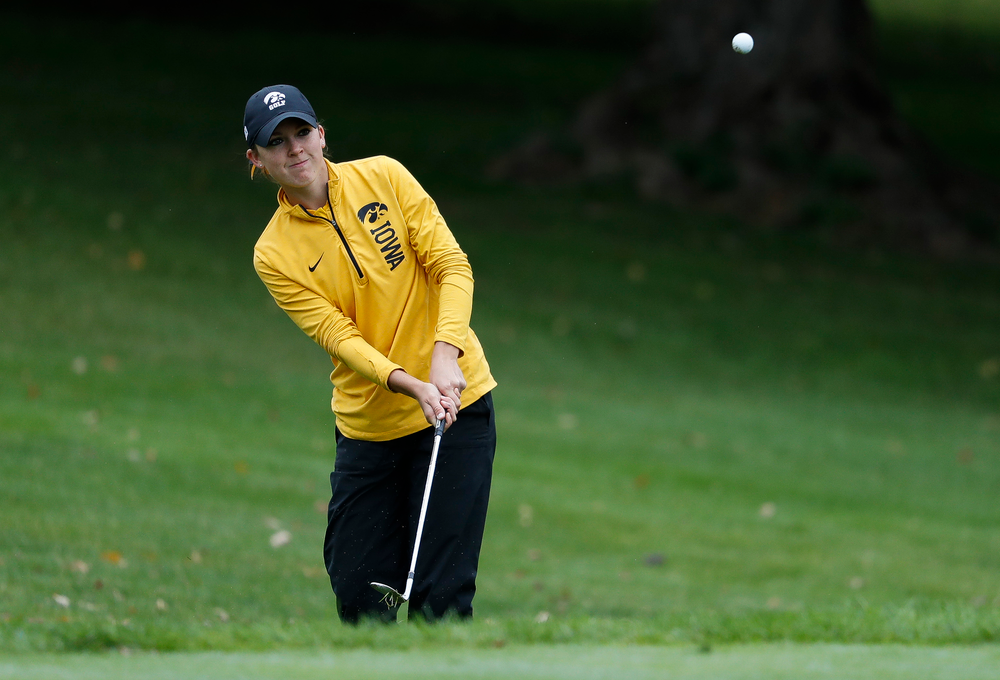Iowa's Brett Permann pitches onto the green during the Diane Thomason Invitational at Finkbine Golf Course on September 29, 2018. (Tork Mason/hawkeyesports.com)