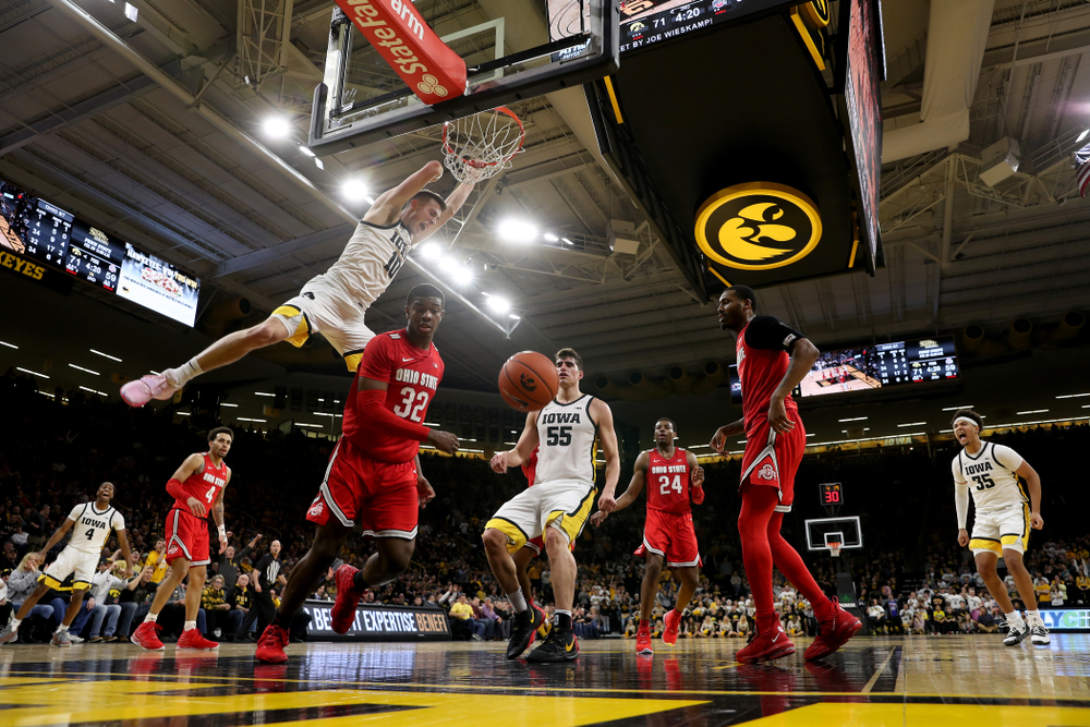 Iowa Hawkeyes guard Joe Wieskamp (10) dunks the ball against the Ohio State Buckeyes Thursday, February 20, 2020 at Carver-Hawkeye Arena. (Brian Ray/hawkeyesports.com)