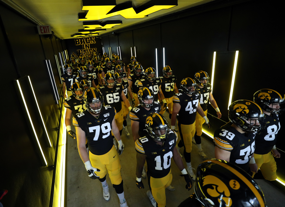 The Iowa Hawkeyes swarm to the field for their game against the Purdue Boilermakers Saturday, October 19, 2019 at Kinnick Stadium. (Brian Ray/hawkeyesports.com)