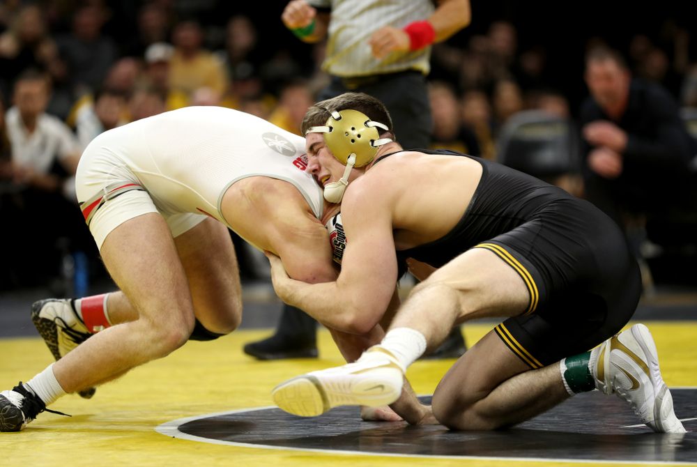Iowa’s Abe Assad wrestles Ohio State’s Rockey Jordan at 184 pounds Friday, January 24, 2020 at Carver-Hawkeye Arena. Assad won the match 3-1. (Brian Ray/hawkeyesports.com)
