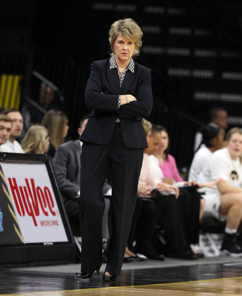 Iowa Hawkeyes head coach Lisa Bluder against the Illinois Fighting Illini Thursday, February 14, 2019 at Carver-Hawkeye Arena. (Brian Ray/hawkeyesports.com)