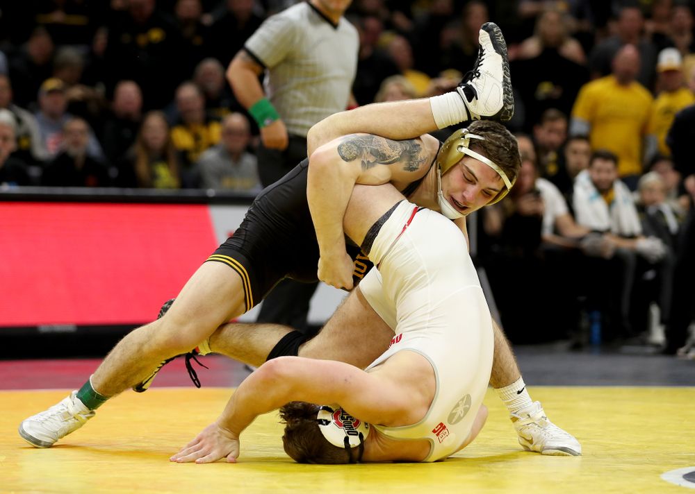 Iowa’s Abe Assad wrestles Ohio State’s Rockey Jordan at 184 pounds Friday, January 24, 2020 at Carver-Hawkeye Arena. Assad won the match 3-1. (Brian Ray/hawkeyesports.com)