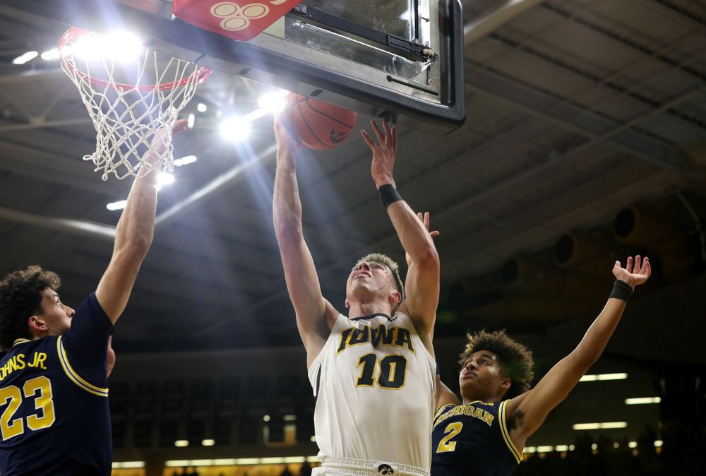 Iowa Hawkeyes guard Joe Wieskamp (10) against the Michigan Wolverines Friday, February 1, 2019 at Carver-Hawkeye Arena. (Brian Ray/hawkeyesports.com)