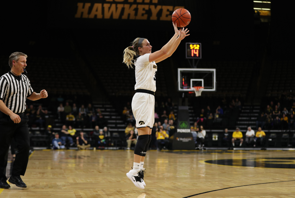 Iowa Hawkeyes guard Makenzie Meyer (3) against the Nebraska Cornhuskers Thursday, January 3, 2019 at Carver-Hawkeye Arena. (Brian Ray/hawkeyesports.com)