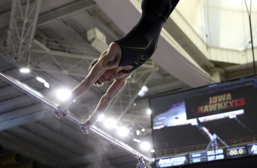 Iowa's Mitch Mandozzi competes on the high bar against the Ohio State Buckeyes Saturday, March 16, 2019 at Carver-Hawkeye Arena. (Brian Ray/hawkeyesports.com)