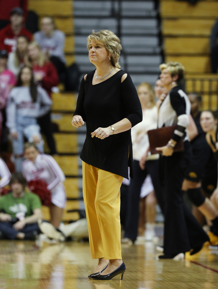 Iowa Hawkeyes head coach Lisa Bluder against the Indiana Hoosiers Thursday, February 21, 2019 at Simon Skjodt Assembly Hall. (Brian Ray/hawkeyesports.com)