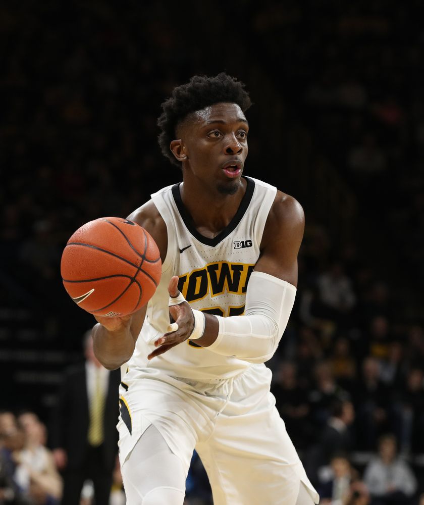 Iowa Hawkeyes forward Tyler Cook (25) against the Ohio State Buckeyes Saturday, January 12, 2019 at Carver-Hawkeye Arena. (Brian Ray/hawkeyesports.com)