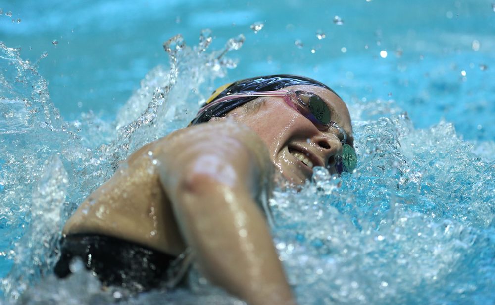 Iowa's Abby Schneider swims the 500 Yard Freestyle Thursday, November 15, 2018 during the 2018 Hawkeye Invitational at the Campus Recreation and Wellness Center. (Brian Ray/hawkeyesports.com)