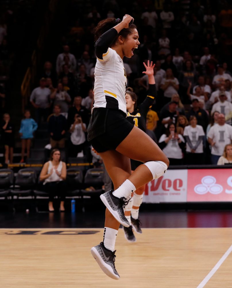 Iowa Hawkeyes setter Gabrielle Orr (7) against the Michigan State Spartans Friday, September 21, 2018 at Carver-Hawkeye Arena. (Brian Ray/hawkeyesports.com)