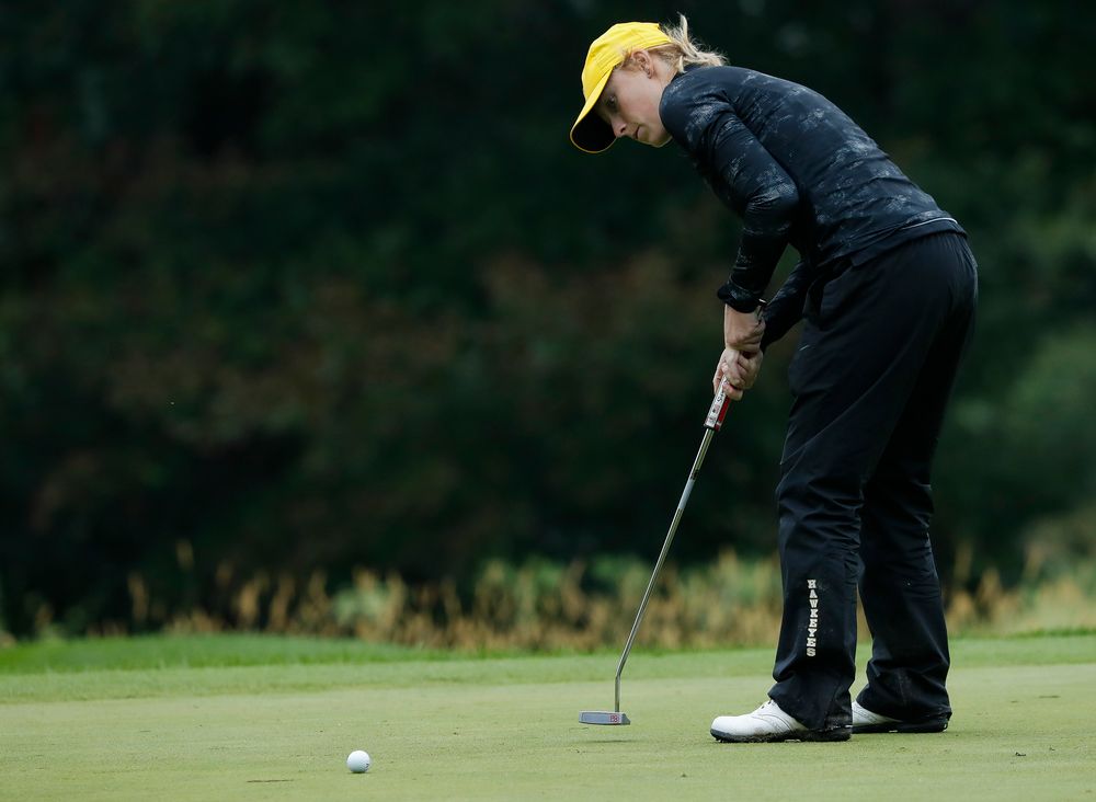 Iowa's Kristin Glesne putts during the final round of the Diane Thomason Invitational at Finkbine Golf Course on September 30, 2018. (Tork Mason/hawkeyesports.com)