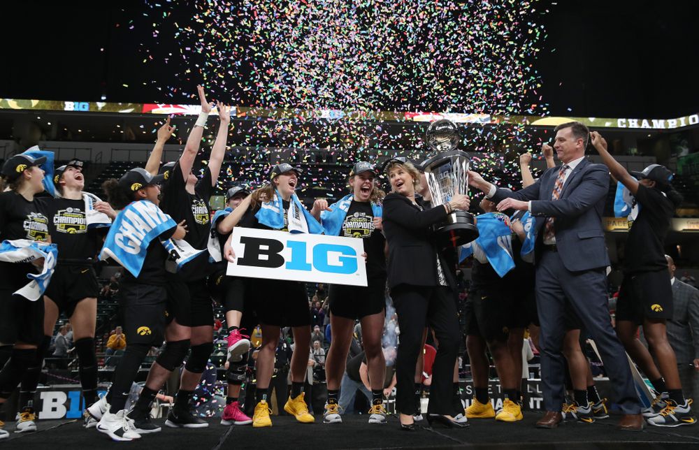 The Iowa Hawkeyes celebrate their victory overthe Maryland Terrapins in the Big Ten Championship Game Sunday, March 10, 2019 at Bankers Life Fieldhouse in Indianapolis, Ind. (Brian Ray/hawkeyesports.com)