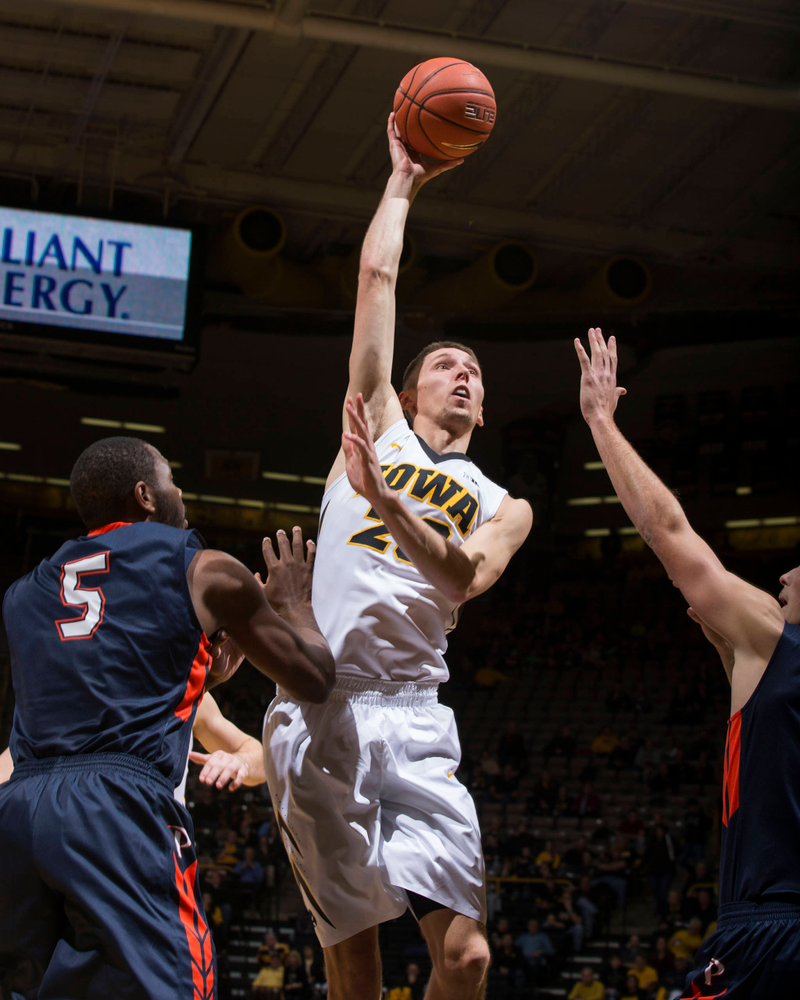 The Iowa Hawkeyes Face The Pepperdine Waves University Of Iowa