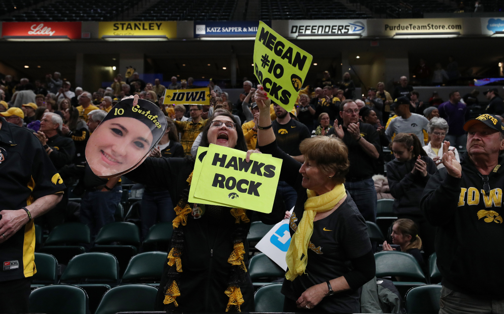 Eva Gustafson against the Indiana Hoosiers in the quarterfinals of the Big Ten Tournament Friday, March 8, 2019 at Bankers Life Fieldhouse in Indianapolis, Ind. (Brian Ray/hawkeyesports.com)