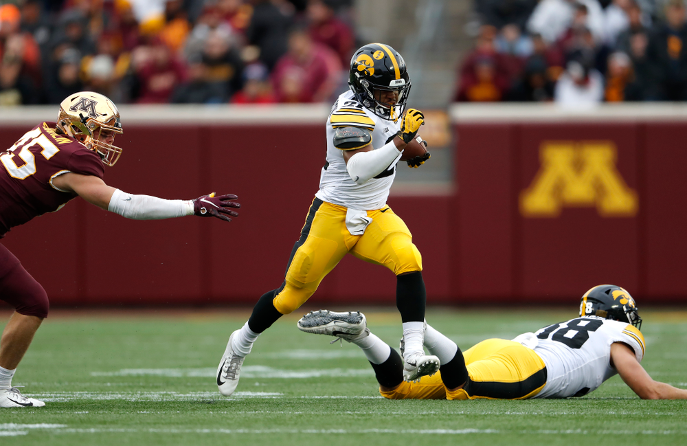 Iowa Hawkeyes running back Ivory Kelly-Martin (21) against the Minnesota Golden Gophers Saturday, October 6, 2018 at TCF Bank Stadium. (Brian Ray/hawkeyesports.com)