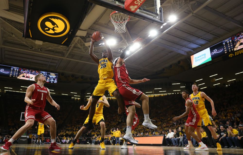 Iowa Hawkeyes forward Tyler Cook (25) against the Wisconsin Badgers Friday, November 30, 2018 at Carver-Hawkeye Arena. (Brian Ray/hawkeyesports.com)