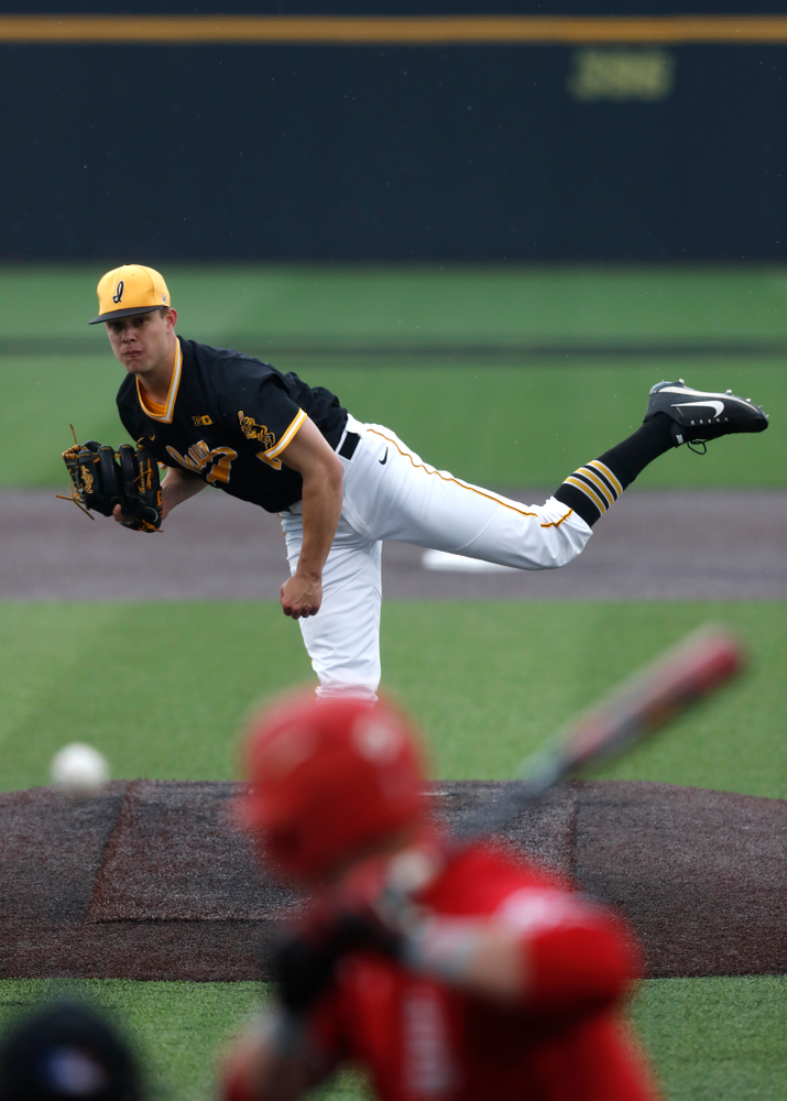 Iowa Hawkeyes pitcher Kyle Shimp (45) against the Bradley Braves Wednesday, March 28, 2018 at Duane Banks Field. (Brian Ray/hawkeyesports.com)
