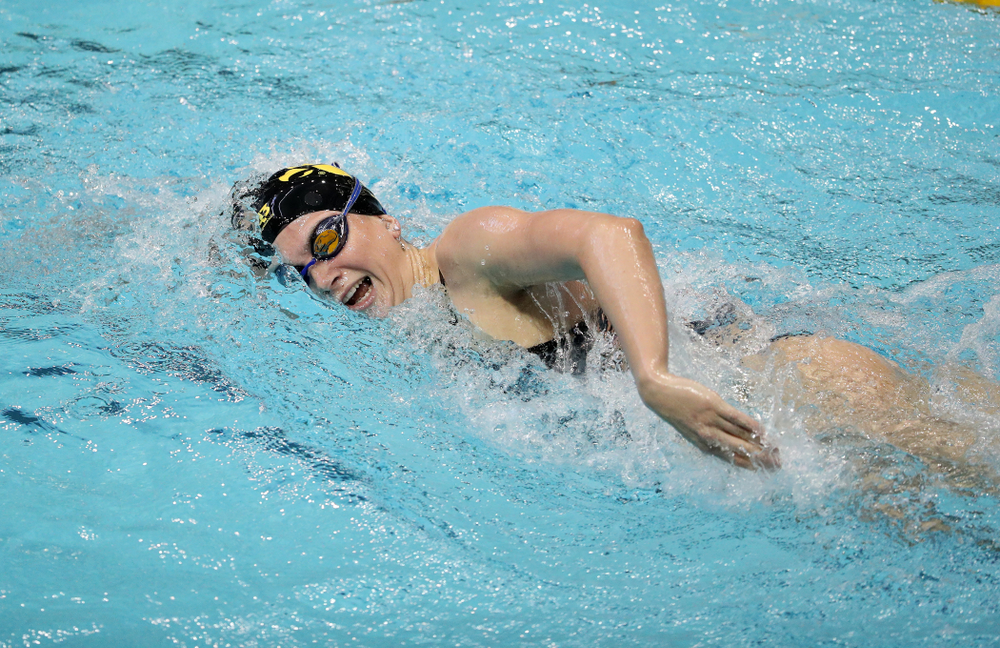 IowaÕs Anna Brooker competes in the 1000-yard freestyle against Notre Dame and Illinois Saturday, January 11, 2020 at the Campus Recreation and Wellness Center. (Brian Ray/hawkeyesports.com)