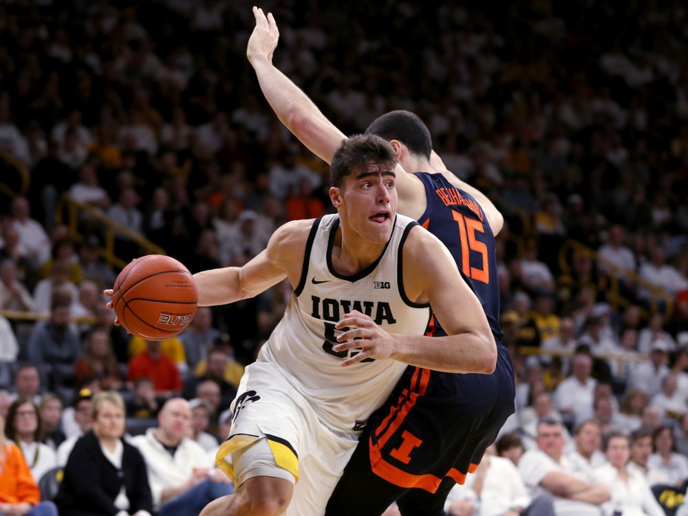 Iowa Hawkeyes forward Luka Garza (55) against the Illinois Fighting Illini Sunday, February 2, 2020 at Carver-Hawkeye Arena. (Brian Ray/hawkeyesports.com)