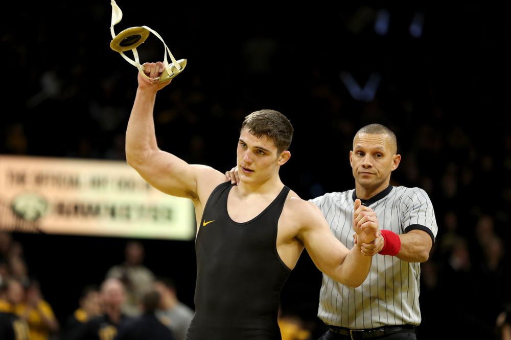 Iowa’s Abe Assad wrestles Ohio State’s Rockey Jordan at 184 pounds Friday, January 24, 2020 at Carver-Hawkeye Arena. Assad won the match 3-1. (Brian Ray/hawkeyesports.com)
