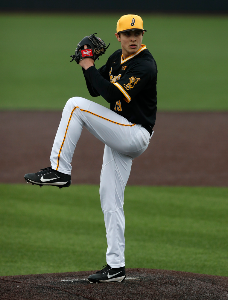 Iowa Hawkeyes pitcher Ben Probst (19) against the Bradley Braves Wednesday, March 28, 2018 at Duane Banks Field. (Brian Ray/hawkeyesports.com)