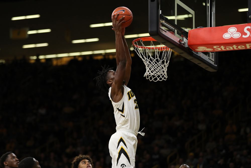 Iowa Hawkeyes forward Tyler Cook (25) against the Pitt Panthers Tuesday, November 27, 2018 at Carver-Hawkeye Arena. (Brian Ray/hawkeyesports.com)