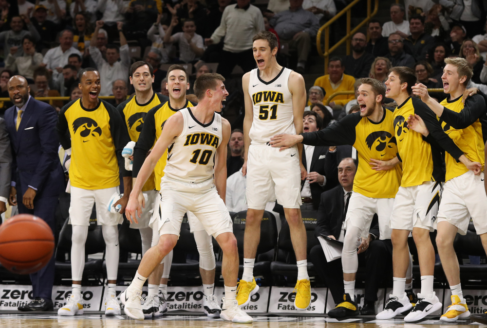 Iowa Hawkeyes guard Joe Wieskamp (10) knocks down a three point basket against the Illinois Fighting Illini Sunday, January 20, 2019 (Brian Ray/hawkeyesports.com)