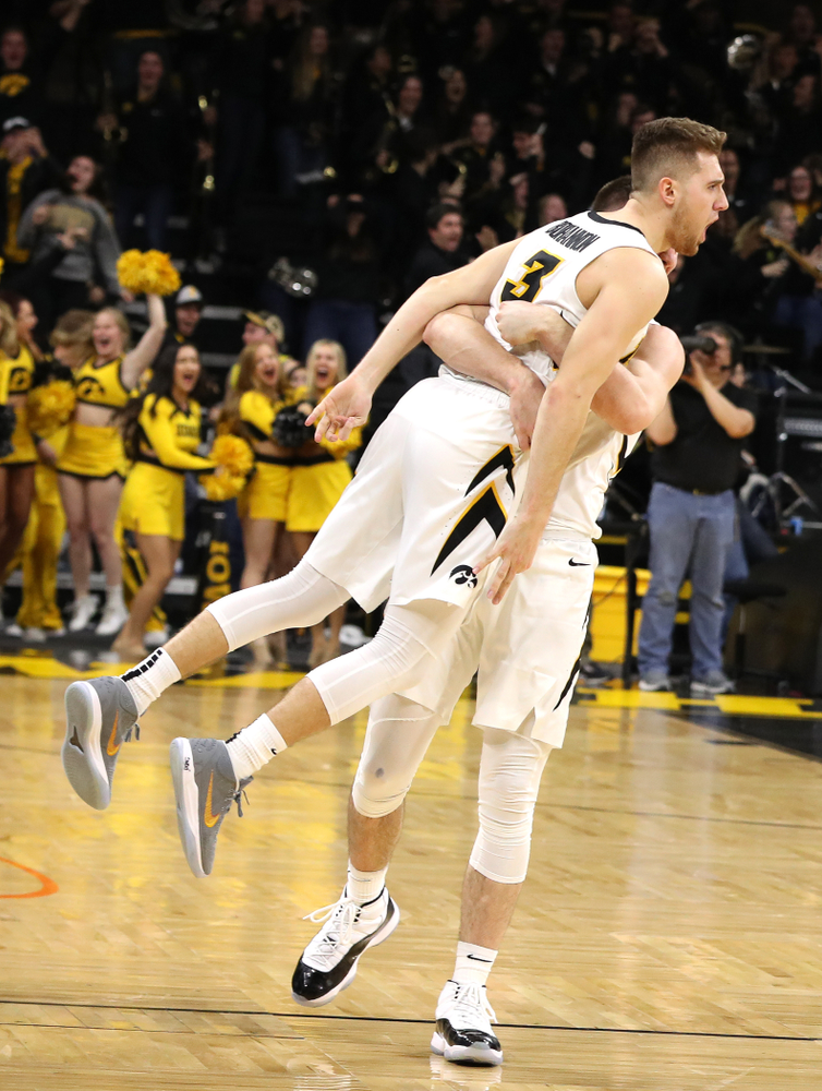 Iowa Hawkeyes guard Jordan Bohannon (3) makes the game winning three point basket against the Northwestern Wildcats Sunday, February 10, 2019 at Carver-Hawkeye Arena. (Brian Ray/hawkeyesports.com)