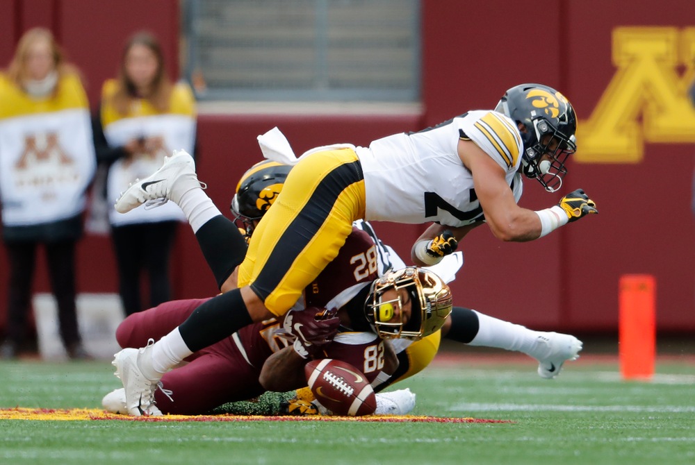 Iowa Hawkeyes defensive back Amani Hooker (27) and defensive back Julius Brents (20) break up a pass against the Minnesota Golden Gophers Saturday, October 6, 2018 at TCF Bank Stadium. (Brian Ray/hawkeyesports.com)