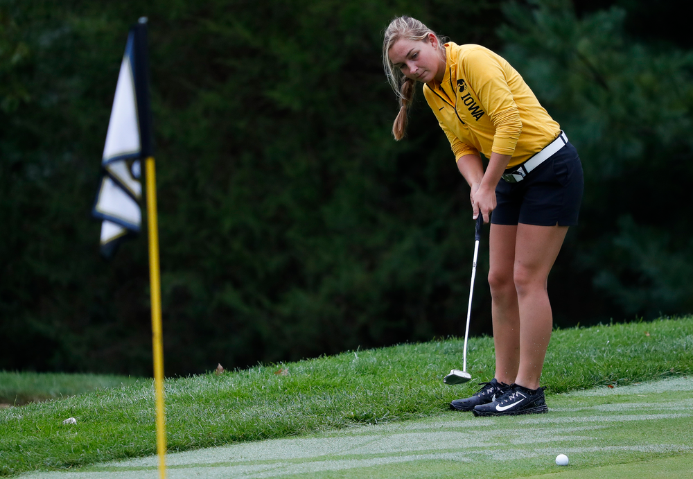 Iowa's Stephanie Herzog putts during the Diane Thomason Invitational at Finkbine Golf Course on September 29, 2018. (Tork Mason/hawkeyesports.com)
