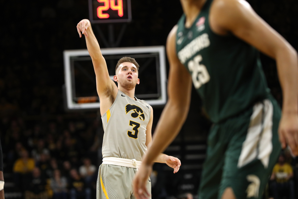 Iowa Hawkeyes guard Jordan Bohannon (3) against the Michigan State Spartans Thursday, January 24, 2019 at Carver-Hawkeye Arena. (Brian Ray/hawkeyesports.com)