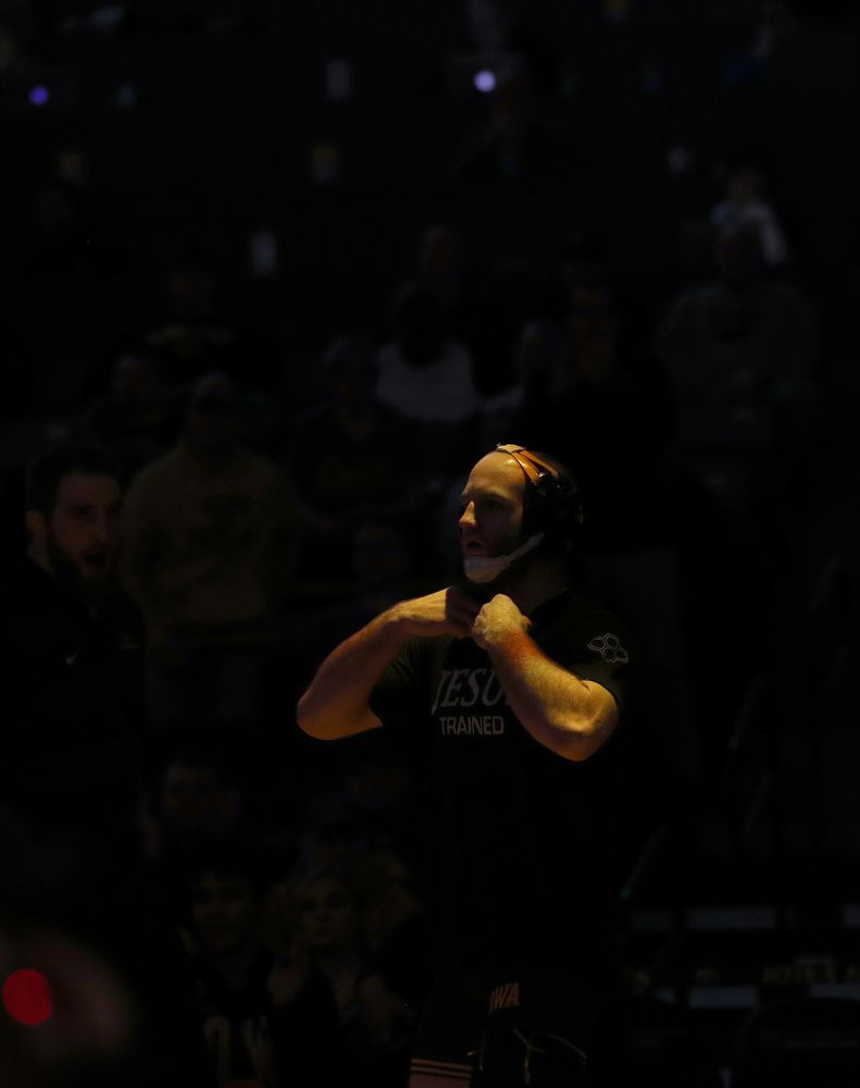 IowaÕs Alex Marinelli wrestles WisconsinÕs Evan Wick at 165 pounds Sunday, December 1, 2019 at Carver-Hawkeye Arena. Marinelli won the match 4-2. (Brian Ray/hawkeyesports.com)