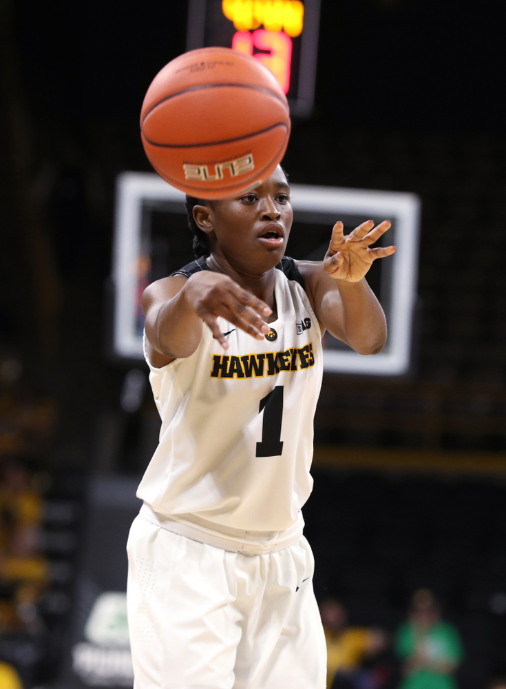 Iowa Hawkeyes guard Tomi Taiwo (1) against Dakota Wesleyan University Tuesday, November 6, 2018 at Carver-Hawkeye Arena. (Brian Ray/hawkeyesports.com)