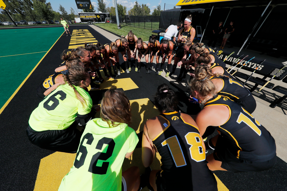 The Iowa Hawkeyes gather before their game against the Penn Quakers Friday, September 14, 2018 at Grant Field. (Brian Ray/hawkeyesports.com)