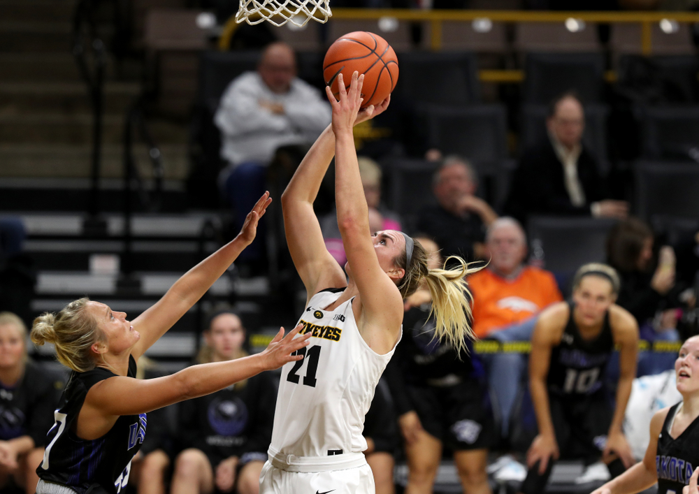 Iowa Hawkeyes forward Hannah Stewart (21) against Dakota Wesleyan University Tuesday, November 6, 2018 at Carver-Hawkeye Arena. (Brian Ray/hawkeyesports.com)