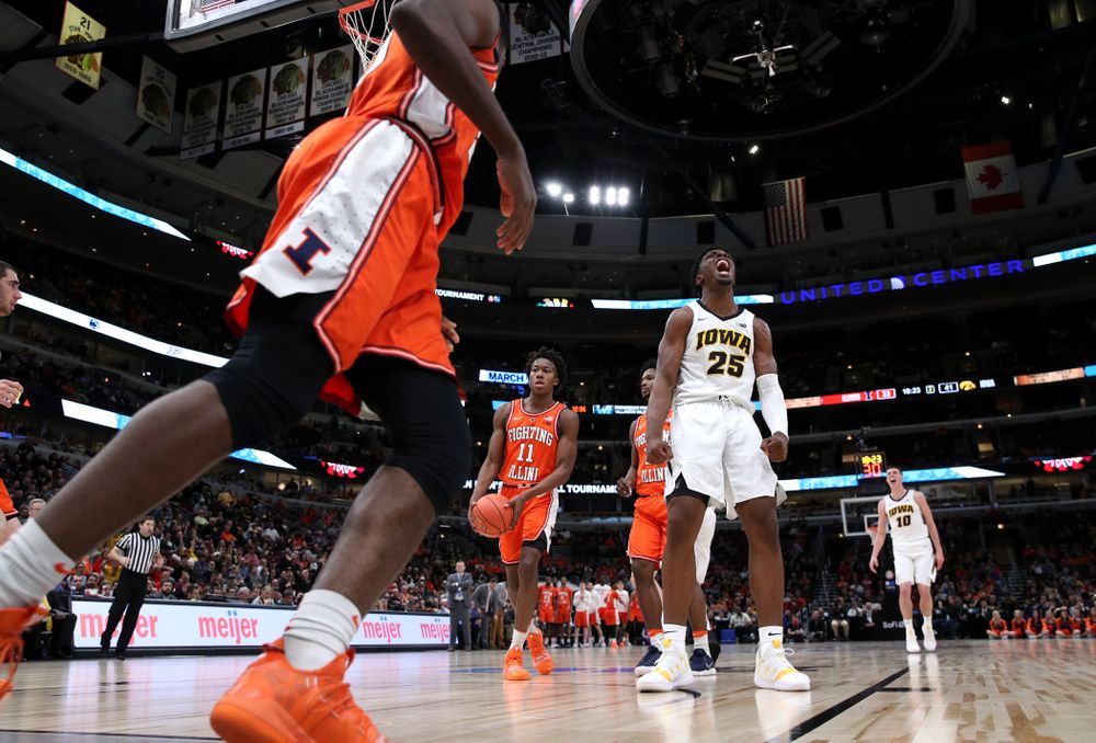 Iowa Hawkeyes forward Tyler Cook (25) against the Illinois Fighting Illini in the 2019 Big Ten Men's Basketball Tournament Thursday, March 14, 2019 at the United Center in Chicago. (Brian Ray/hawkeyesports.com)