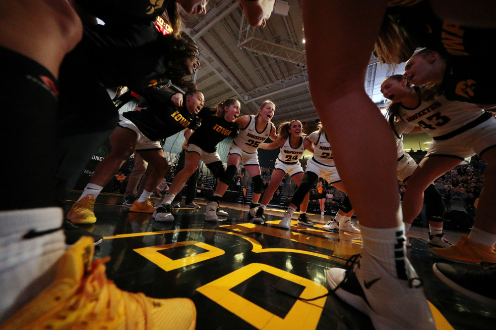 The Iowa Hawkeyes gather before their game against North Alabama Thursday, November 14, 2019 at Carver-Hawkeye Arena. (Brian Ray/hawkeyesports.com)