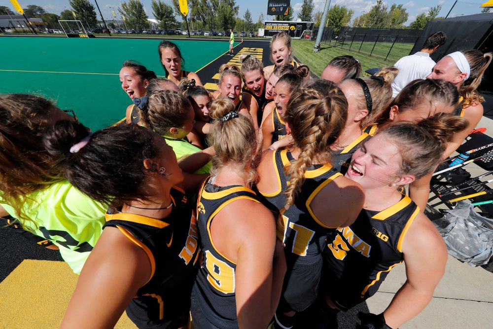 The Iowa Hawkeyes gather before their game against the Penn Quakers Friday, September 14, 2018 at Grant Field. (Brian Ray/hawkeyesports.com)