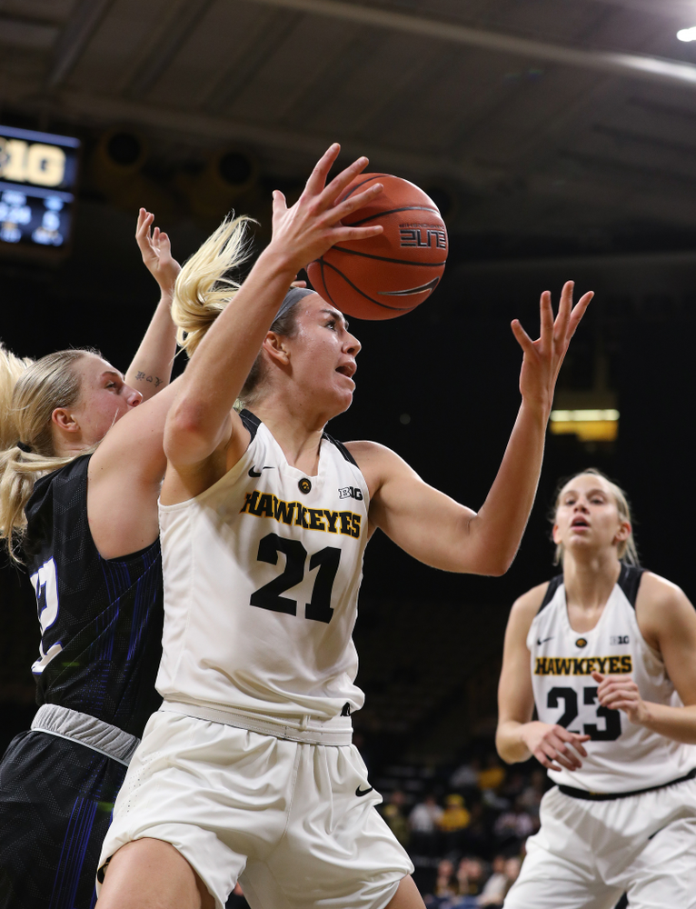 Iowa Hawkeyes forward Hannah Stewart (21) against Dakota Wesleyan University Tuesday, November 6, 2018 at Carver-Hawkeye Arena. (Brian Ray/hawkeyesports.com)