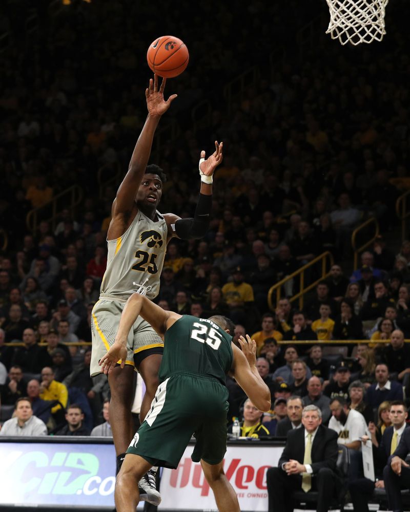 Iowa Hawkeyes forward Tyler Cook (25) against the Michigan State Spartans Thursday, January 24, 2019 at Carver-Hawkeye Arena. (Brian Ray/hawkeyesports.com)