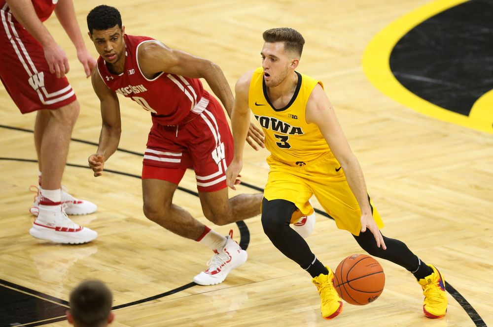 Iowa Hawkeyes guard Jordan Bohannon (3) drives to the basket against Wisconsin on November 30, 2018 at Carver-Hawkeye Arena. (Tork Mason/hawkeyesports.com)