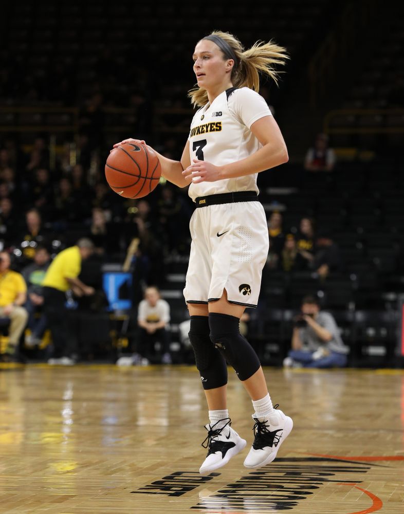 Iowa Hawkeyes guard Makenzie Meyer (3) against the Michigan Wolverines Thursday, January 17, 2019 at Carver-Hawkeye Arena. (Brian Ray/hawkeyesports.com)