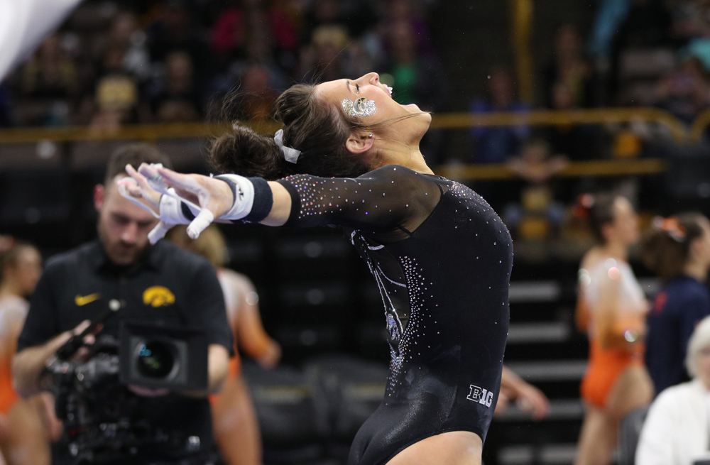 Iowa's Jax Kranitz competes on the bars against Illinois Saturday, February 16, 2019 at Carver-Hawkeye Arena. (Brian Ray/hawkeyesports.com)