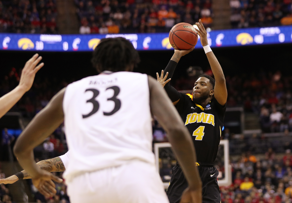 Iowa Hawkeyes guard Isaiah Moss (4) against the Cincinnati Bearcats in the first round of the 2019 NCAA Men's Basketball Tournament Friday, March 22, 2019 at Nationwide Arena in Columbus, Ohio. (Brian Ray/hawkeyesports.com)