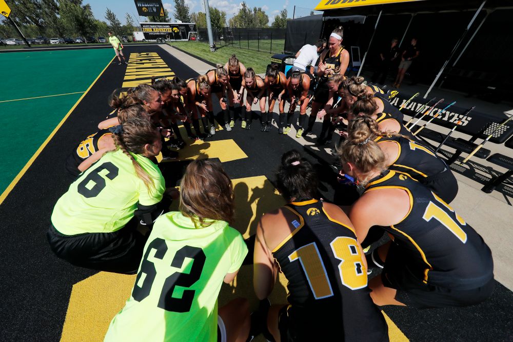 The Iowa Hawkeyes gather before their game against the Penn Quakers Friday, September 14, 2018 at Grant Field. (Brian Ray/hawkeyesports.com)